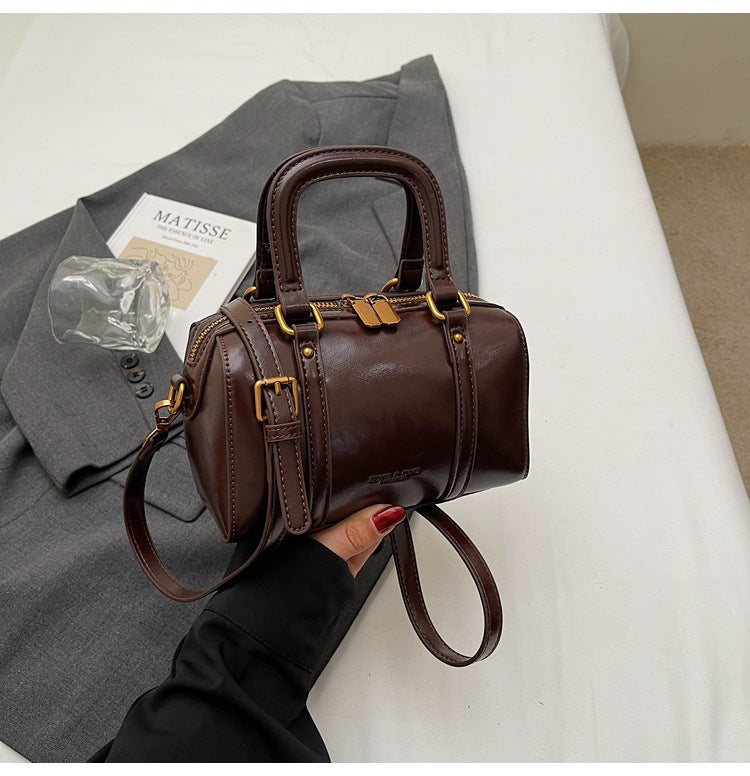 2025 new fashion textured shoulder messenger bag Korean style versatile simple hand-held pillow bag