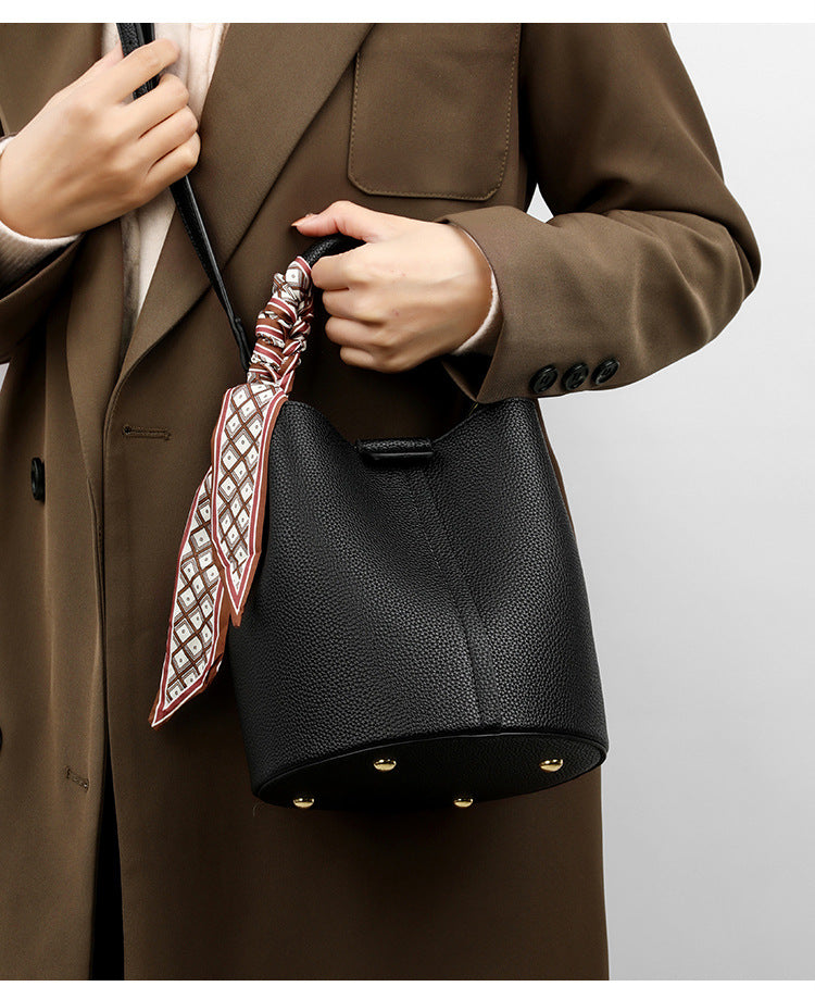 Bucket bag large capacity crossbody bag 2025 new women's bag fashionable handbag shoulder bag