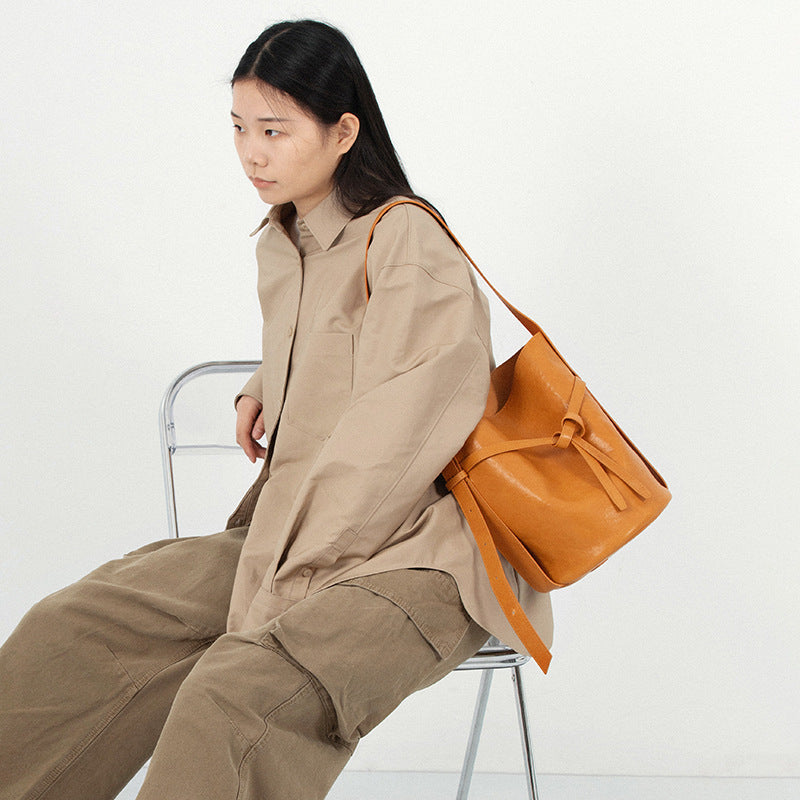 Bucket bag for women, large capacity, high-end, niche design, top-layer vegetable tanned genuine cowhide, retro texture shoulder bag