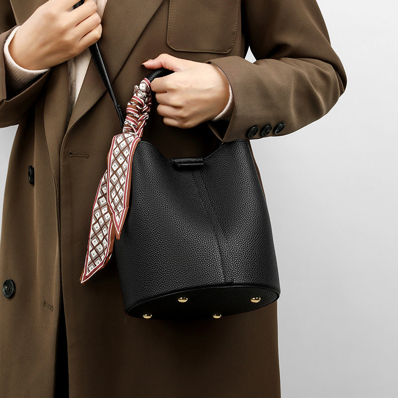 Bucket bag large capacity crossbody bag 2025 new women's bag fashionable handbag shoulder bag
