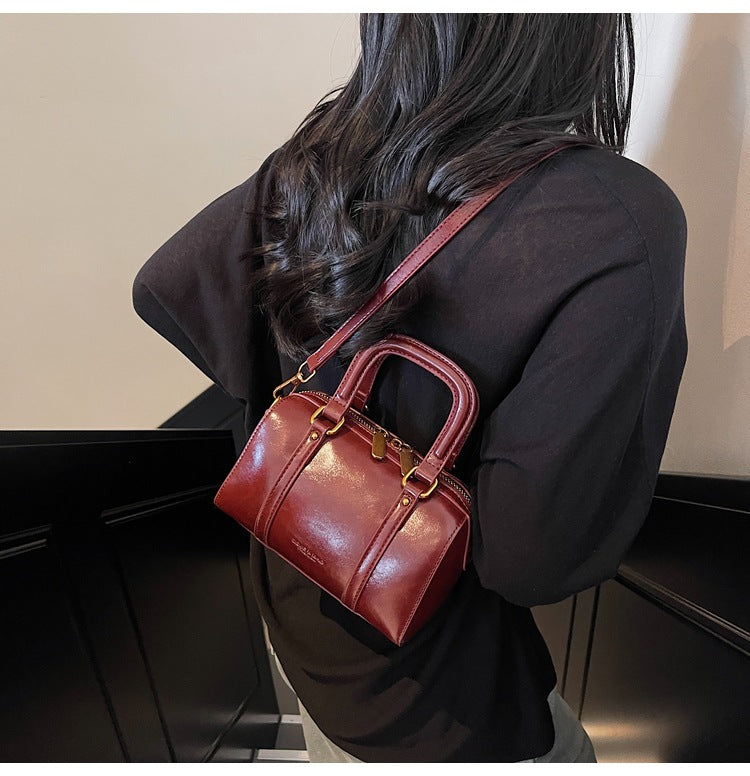 2025 new fashion textured shoulder messenger bag Korean style versatile simple hand-held pillow bag
