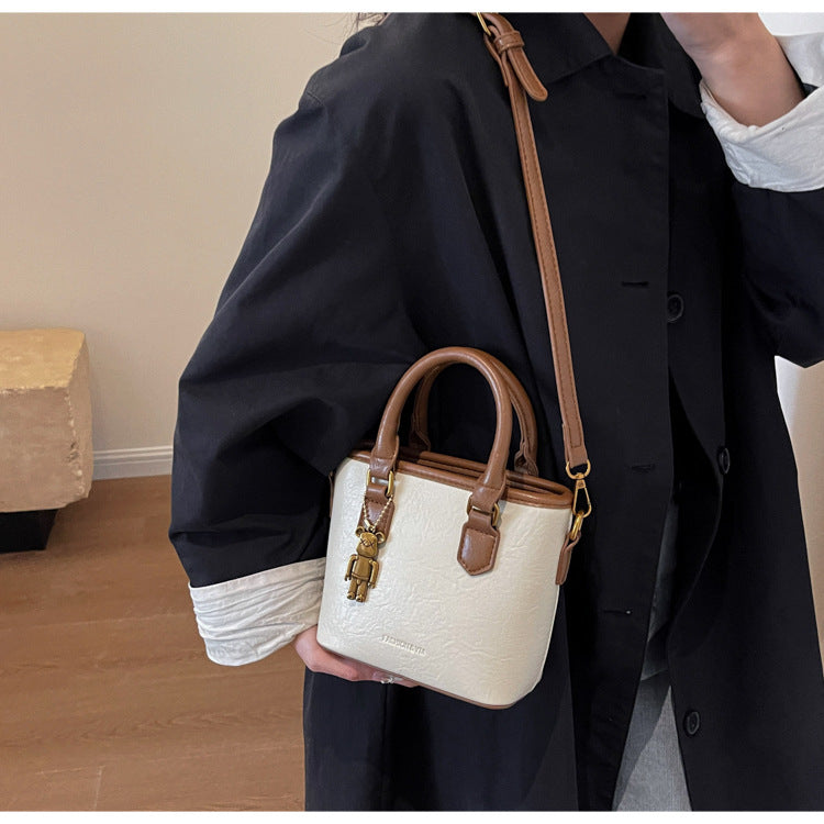 2025 new retro versatile messenger bag casual hand-held bucket bag