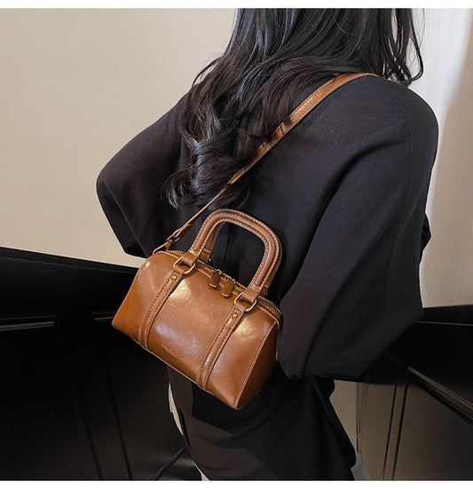 2025 new fashion textured shoulder messenger bag Korean style versatile simple hand-held pillow bag