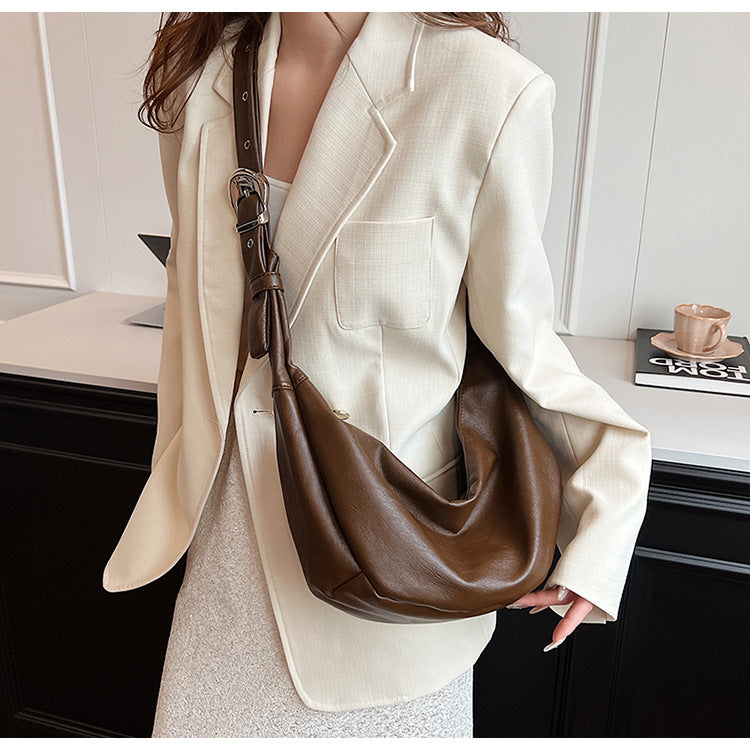 2025 new fashion solid color textured shoulder bag retro commuter crossbody dumpling bag