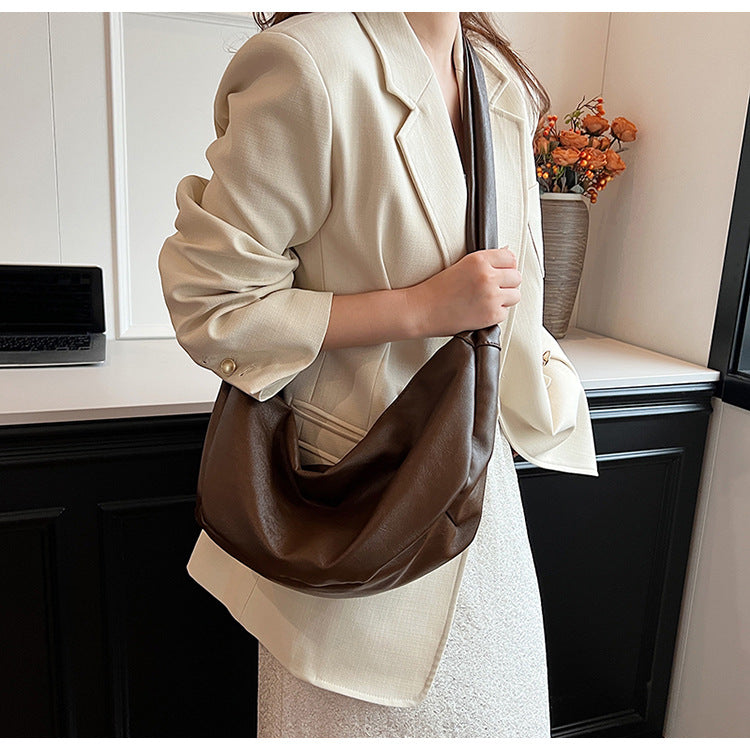 2025 new fashion solid color textured shoulder bag retro commuter crossbody dumpling bag