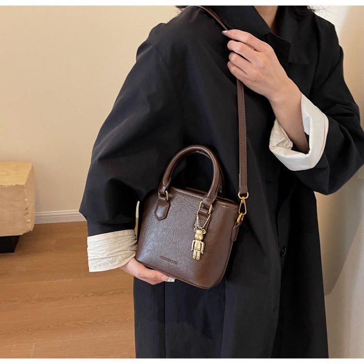 2025 new retro versatile messenger bag casual hand-held bucket bag