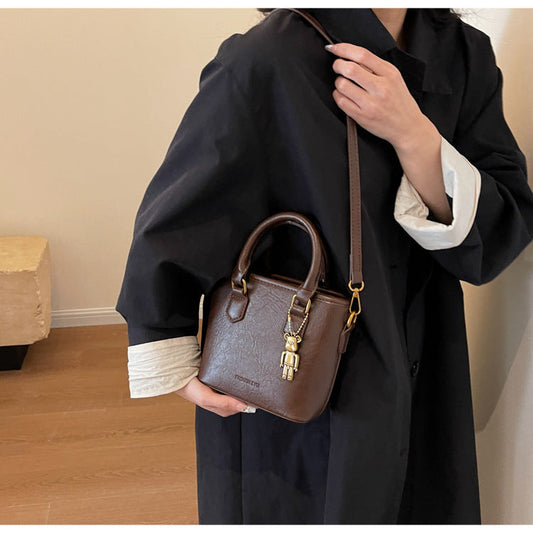 2025 new retro versatile messenger bag casual hand-held bucket bag