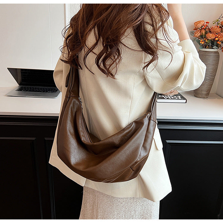 2025 new fashion solid color textured shoulder bag retro commuter crossbody dumpling bag