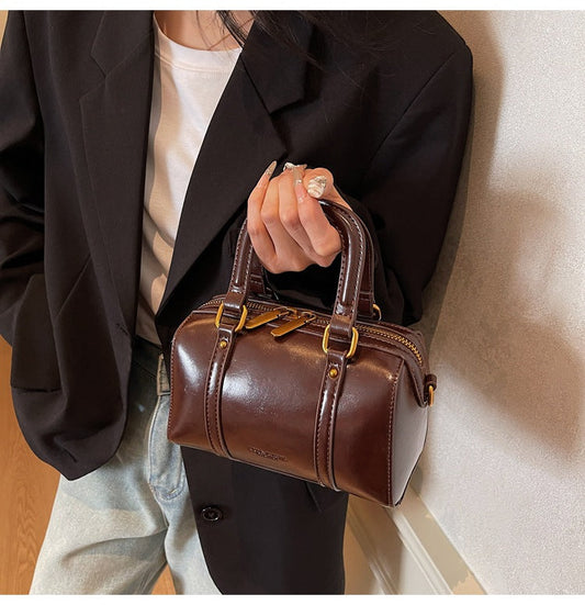 2025 new fashion textured shoulder messenger bag Korean style versatile simple hand-held pillow bag