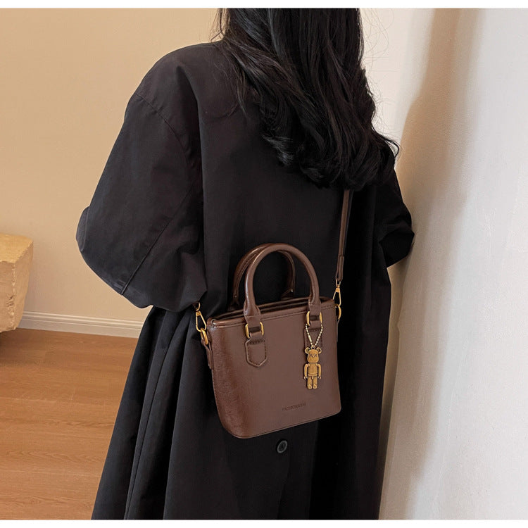 2025 new retro versatile messenger bag casual hand-held bucket bag