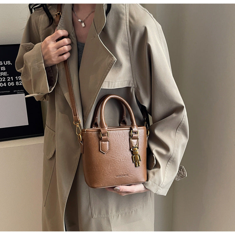 2025 new retro versatile messenger bag casual hand-held bucket bag