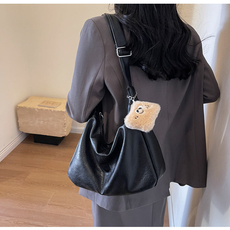 2025 new retro versatile shoulder messenger bag texture simple women's dumpling bag