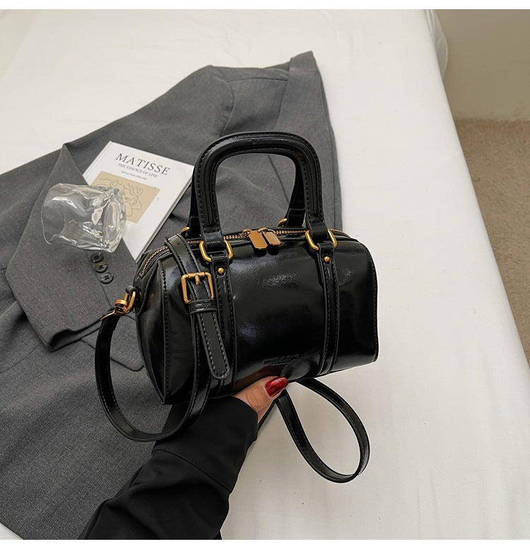 2025 new fashion textured shoulder messenger bag Korean style versatile simple hand-held pillow bag