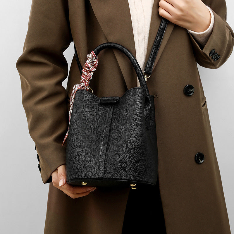 Bucket bag large capacity crossbody bag 2025 new women's bag fashionable handbag shoulder bag